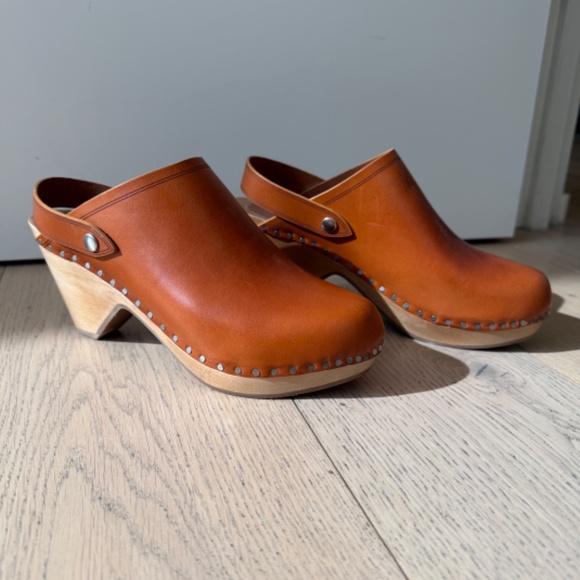 Isabel Marant Size 37 Tan Leather and Wood Clogs, with Chrome Studs - Never Worn - Picture 2 of 7